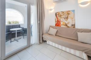 Zona d'estar a Orizontes Hotel Santorini