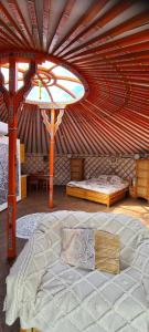 Postel nebo postele na pokoji v ubytování Jurtarelax