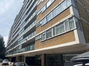 a tall building with windows on the side of it at 3Bed Apartment Pimlico London in London