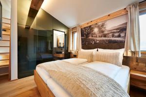Ένα ή περισσότερα κρεβάτια σε δωμάτιο στο Penthouse Suite by Brugger