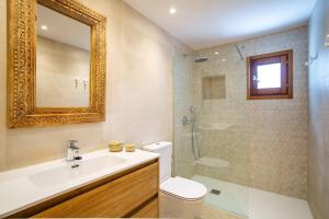 Koupelna v ubytování Can Jon + 57 fotografií