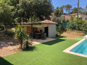 Bazén v ubytování Villa 3 chambres avec piscine privée nebo v jeho okolí