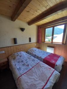Voodi või voodid majutusasutuse Chalet l'aubépine résidence B&B toas