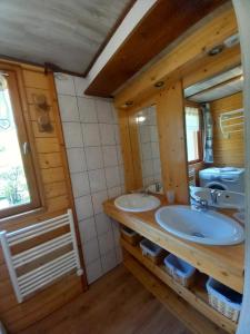 Vannituba majutusasutuses Chalet l'aubépine résidence B&B +37 fotot