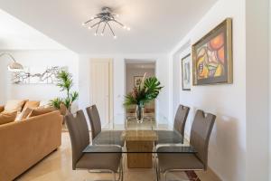 Фотография из галереи Waterside Apartment in Sotogrande Marina with Private Pool в городе Сан-Роке +23 фотографии