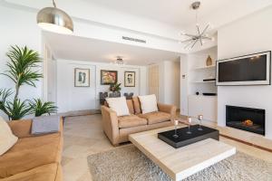 Фотография из галереи Waterside Apartment in Sotogrande Marina with Private Pool в городе Сан-Роке