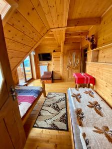 an inside view of a cabin with a bed and a table at Górska Przystań in Wola Piskulina