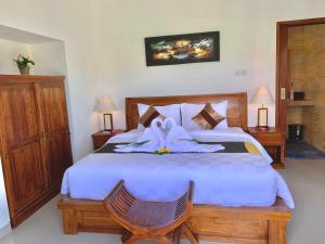 A bed or beds in a room at Puri uma dewi ubud