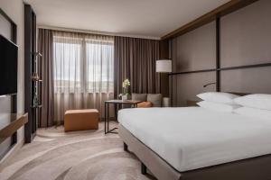 Postel nebo postele na pokoji v ubytování Stuttgart Marriott Hotel Sindelfingen