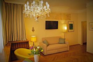 TV a/nebo společenská místnost v ubytování Hotel Drei Hasen