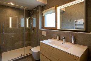 Et badeværelse på Chalet Bonnabelle - Chamonix All Year + 27 billeder