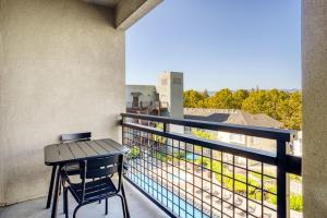 Μπαλκόνι ή βεράντα στο San Jose 1br w wd gym pool nr Caltrain SFO-1120