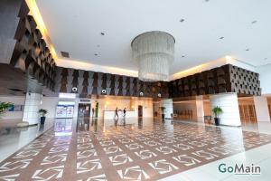 Lobi atau kawasan kaunter penerimaan di Trefoil Setia Alam by GO-MAIN - Next to Mall & SCCC +63 gambar