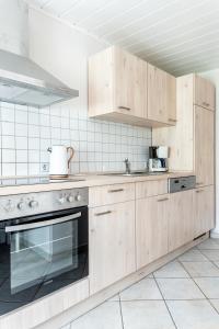 a kitchen with wooden cabinets and a stove at Hof Türke in Moritzburg
