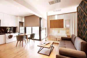 Зона вітальні в DAYS City Suites Athens