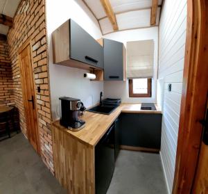a kitchen with a wooden counter top in a room at Z Górki Na Pazurki in Polańczyk