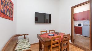 A kitchen or kitchenette at Rental in Rome Santini apartment