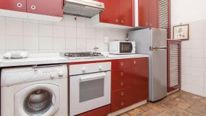 A kitchen or kitchenette at Rental in Rome Santini apartment