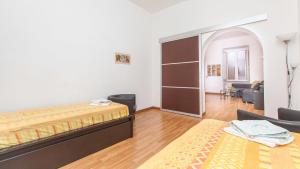 A bed or beds in a room at Rental in Rome Santini apartment