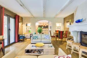 a living room with a couch and a fireplace at La Cachette in Dieulefit