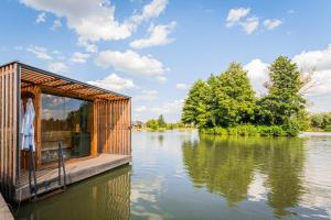 Fotografie z fotogalerie ubytování Rybník Plovoucí Sauna Glamping v destinaci Mladeč + 13 fotografií