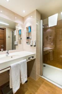 Koupelna v ubytování Hotel Aquarius SPA