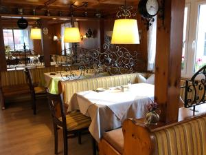Restaurace v ubytování Hotel Alpenrose gut schlafen & frühstücken