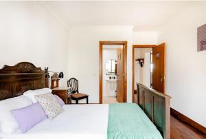Postel nebo postele na pokoji v ubytování A ver o mar rooms- Funchal city center