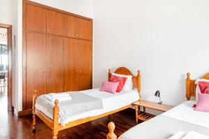 Postel nebo postele na pokoji v ubytování A ver o mar rooms- Funchal city center