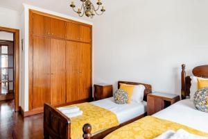 Postel nebo postele na pokoji v ubytování A ver o mar rooms- Funchal city center
