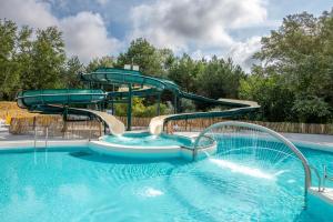 a water slide in a swimming pool at Village Pierre & Vacances Belle Dune in Fort-Mahon-Plage