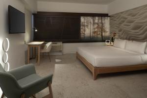 Ліжко або ліжка в номері Hotel Ruby Foo's