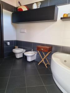 Koupelna v ubytování -Le Carillon- Jacuzzi Suite Privé close to Bergamo