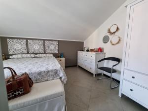 Postel nebo postele na pokoji v ubytování -Le Carillon- Jacuzzi Suite Privé close to Bergamo