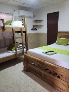 Postel nebo postele na pokoji v ubytování posada barrios mar