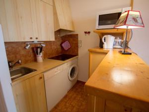Zdjęcie z galerii obiektu Appartement fonctionnel proche pistes avec balcon à Méribel - FR-1-688-33 w Méribel