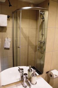 Koupelna v ubytování Støren Hotel