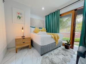 Amoris Guesthouse - In Randburg客房内的一张或多张床位