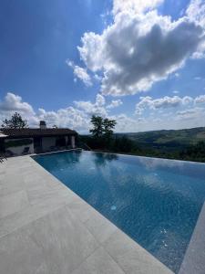 Bazén v ubytování Borgo dei Gatti Albergo Diffuso & spa nebo v jeho okolí