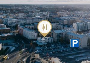 图尔库Hotelli Helmi的城市的空中景观,带有气球,带有ff字 更多29张照片