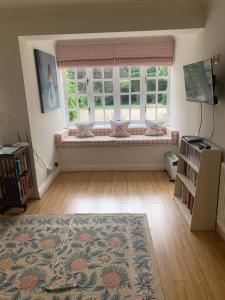 Μια τηλεόραση ή/και κέντρο ψυχαγωγίας στο The Cottage Hankerton Priory