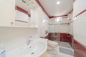 Koupelna v ubytování Charming Flat w Balcony 5 min to Beach in Antalya