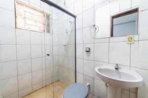 Kúpeľňa v ubytovaní Ap 77 m2, Até 7Hóspedes, Wi-Fi 1G , Jr Catito
