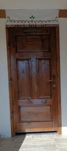 an old wooden door in the corner of a room at Bobića konak - Lukomir in Lukomir