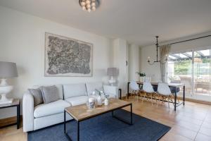 Posezení v ubytování Penthouse apartment in Alcaidesa