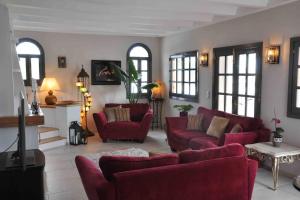 Posezení v ubytování Villa with Private Pool and Amazing Mountain and Sea Views No Young Groups Allowed