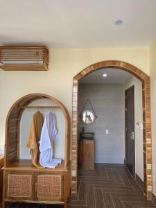 a bathroom with an archway and a mirror at Hue Sweethouse 2 Homestay in Hue