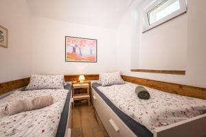 Postel nebo postele na pokoji v ubytování Škorničkův statek
