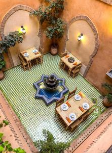an overhead view of a patio with tables and chairs at RIAD AMNAY in Taroudant