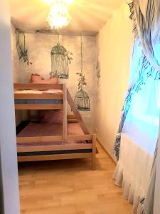 a room with a bunk bed and two bird cages at Kunst Apartment im Schwalbenhaus in Spitz